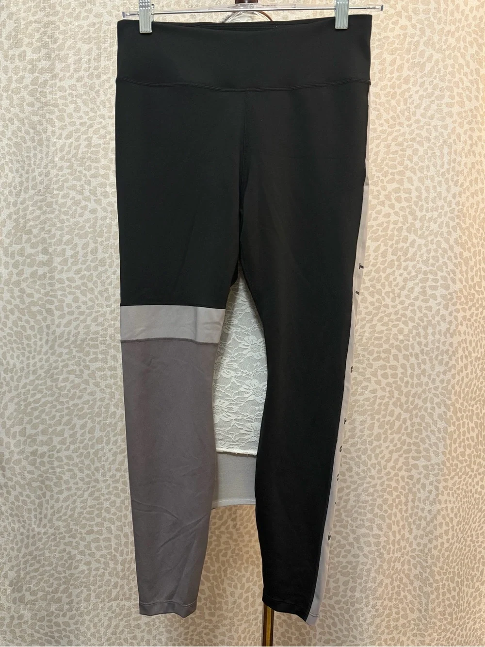 Women’s (Lg) Black and Gray Colorblock Leggings